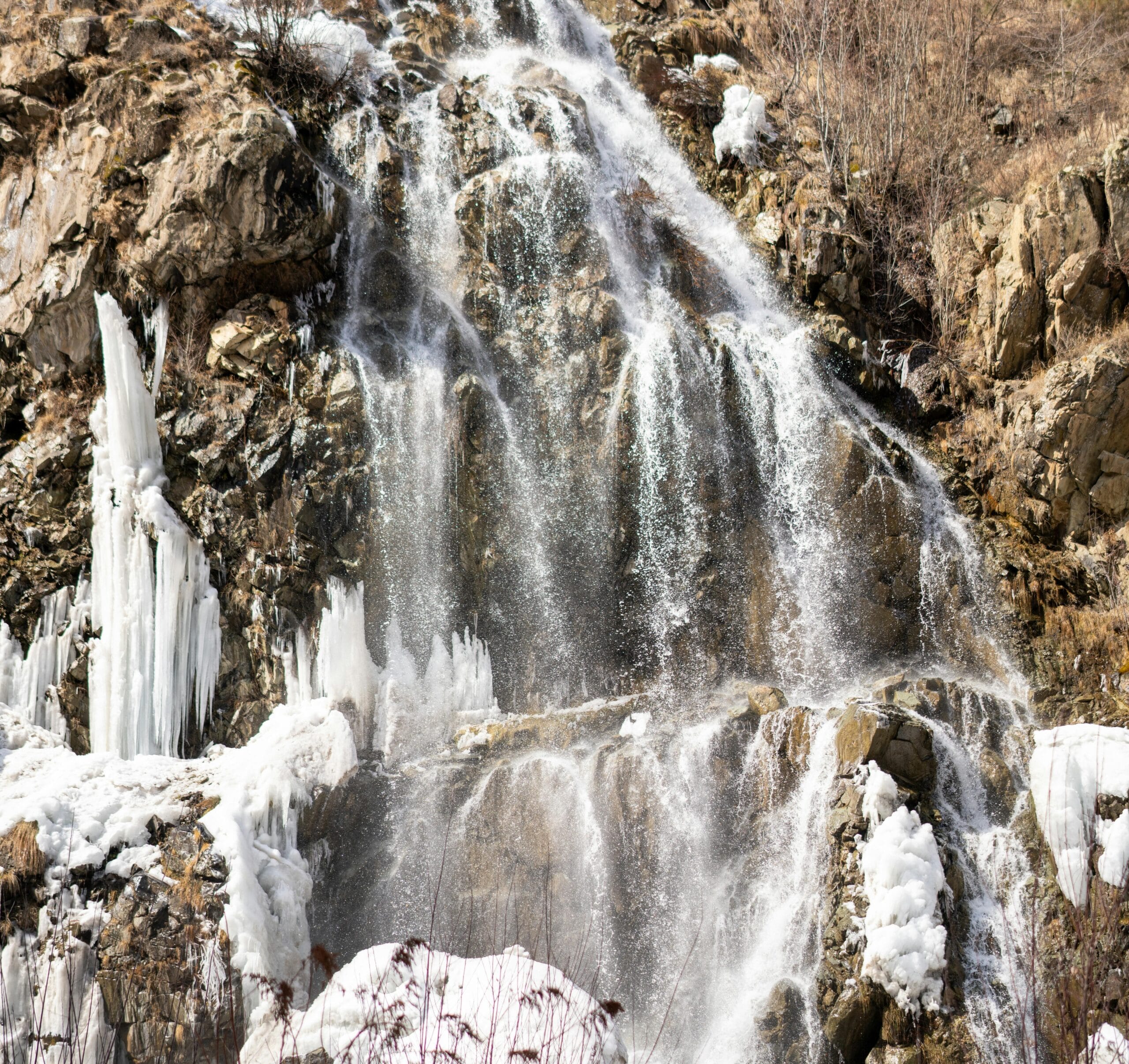 Drung Waterfall – Kashmir